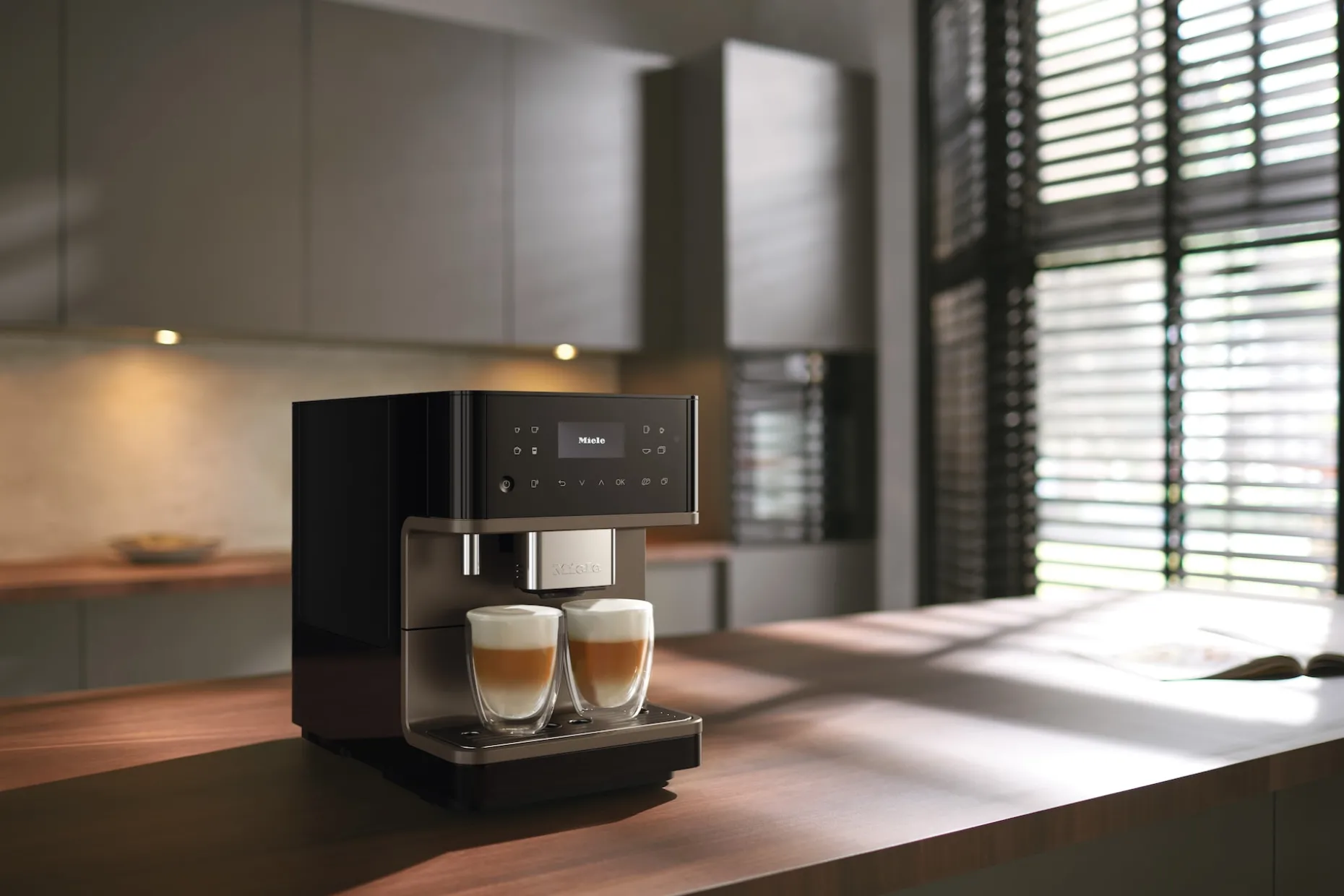 cm__milkperfection_obsidi_6-1.webp CM 6360 MilkPerfection Obsidianschwarz Bronze PearlFi
