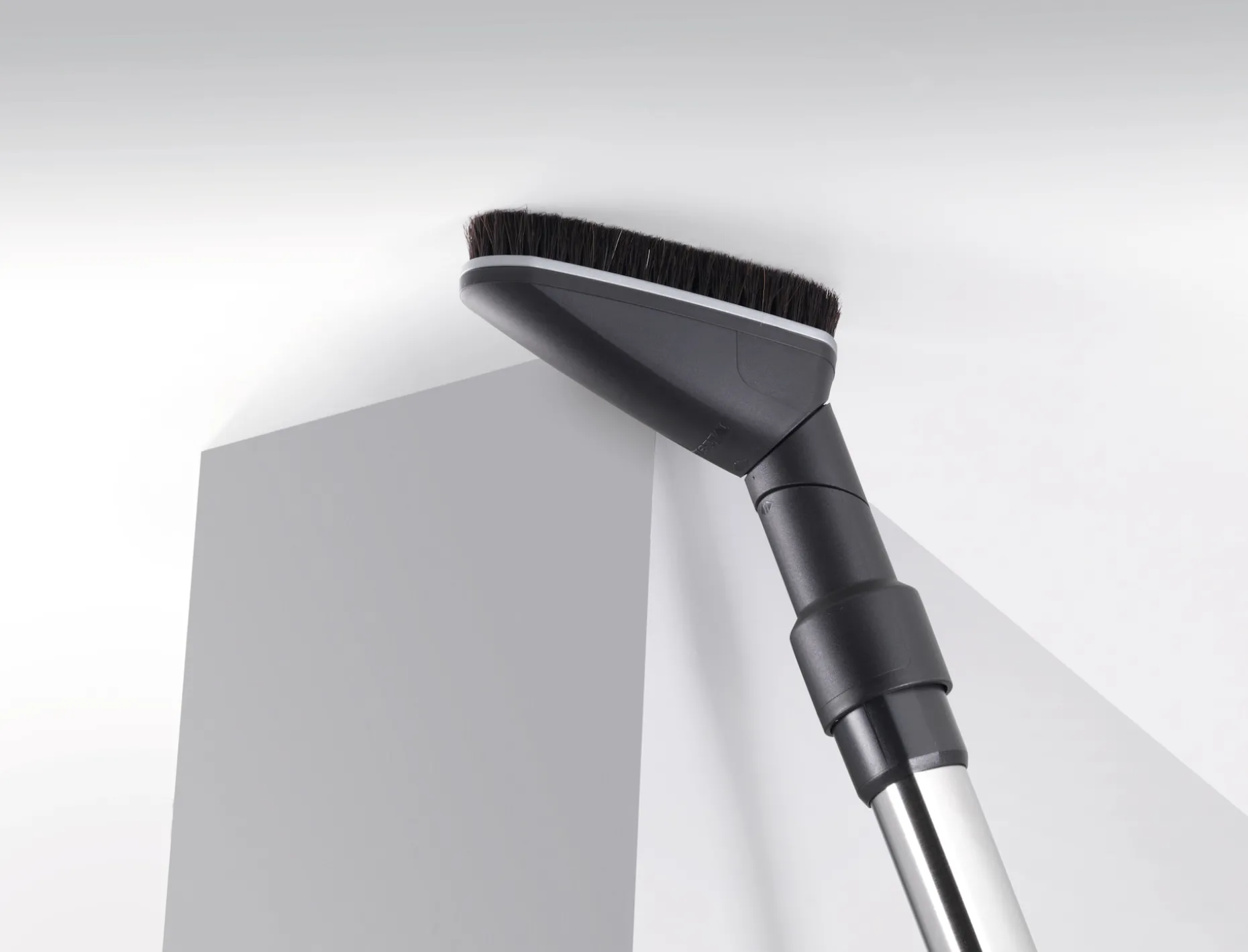 flexibel_einstellbare_uni_2.webp Flexibel einstellbare Universalbürste mit Naturhaarborsten
