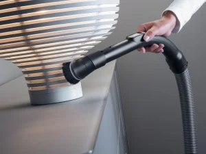 Saugpinsel mit flexiblem Drehgelenk